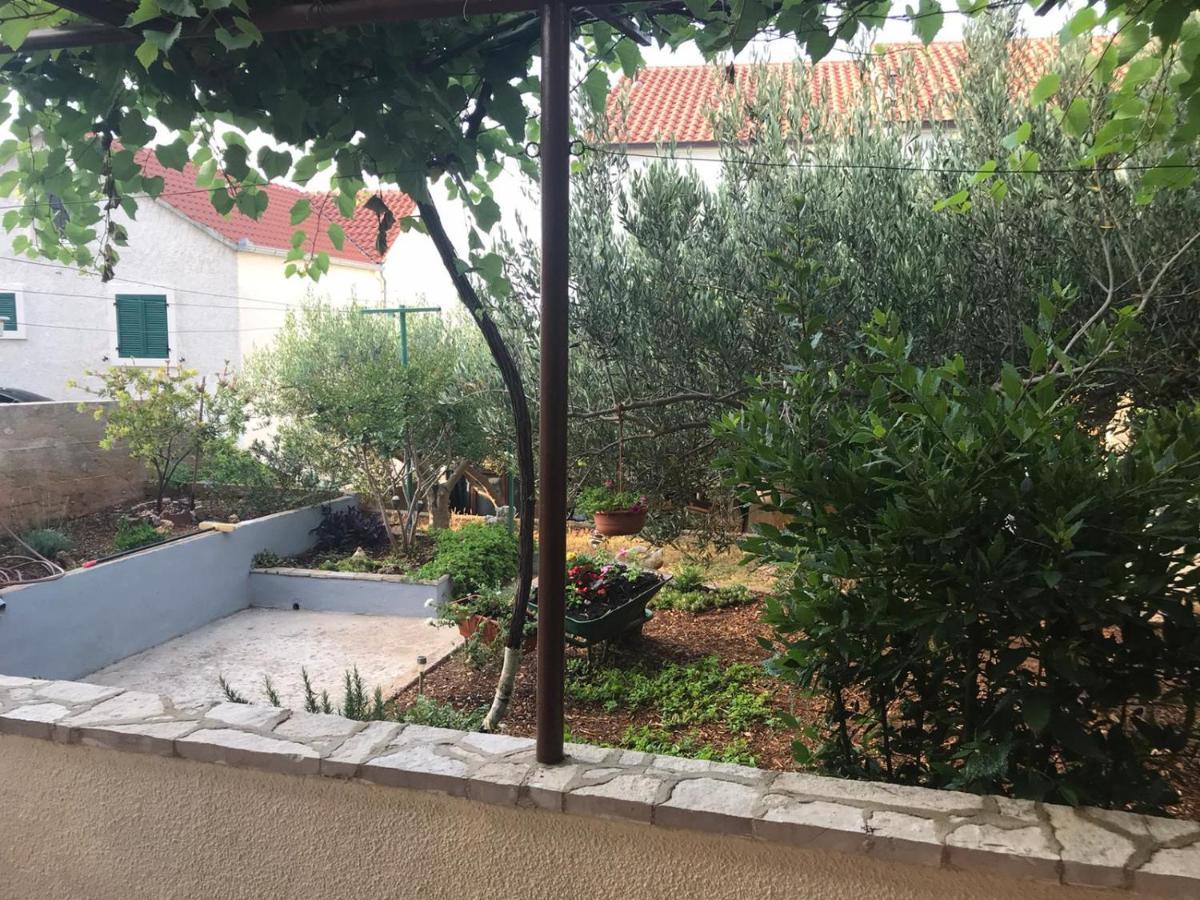 Apartmani Katarina Бол Экстерьер фото